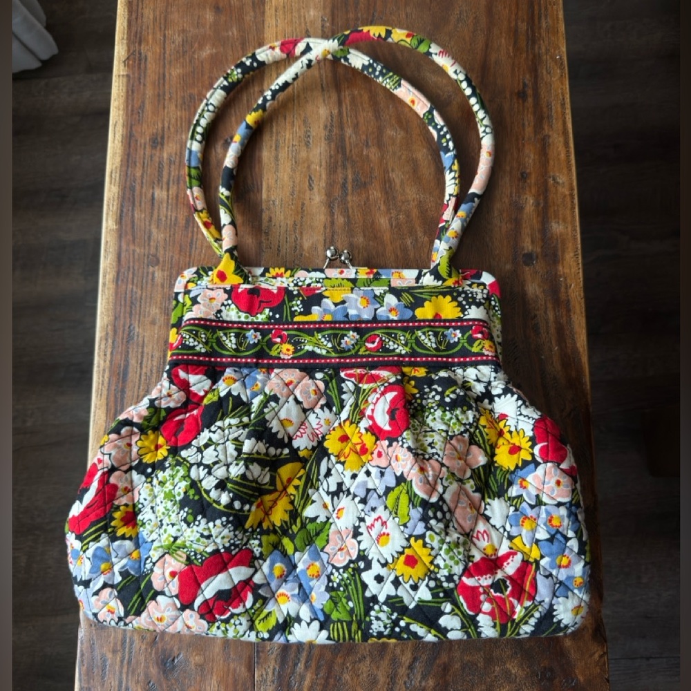 Vera Bradley Quilted Alice
Poppy Field Floral Handbag Purse.
